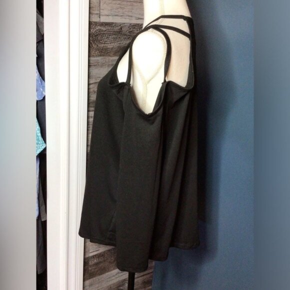 Black crew neck cold-shoulder long sleeve top 2xl.   (8L) - Picture 3 of 10